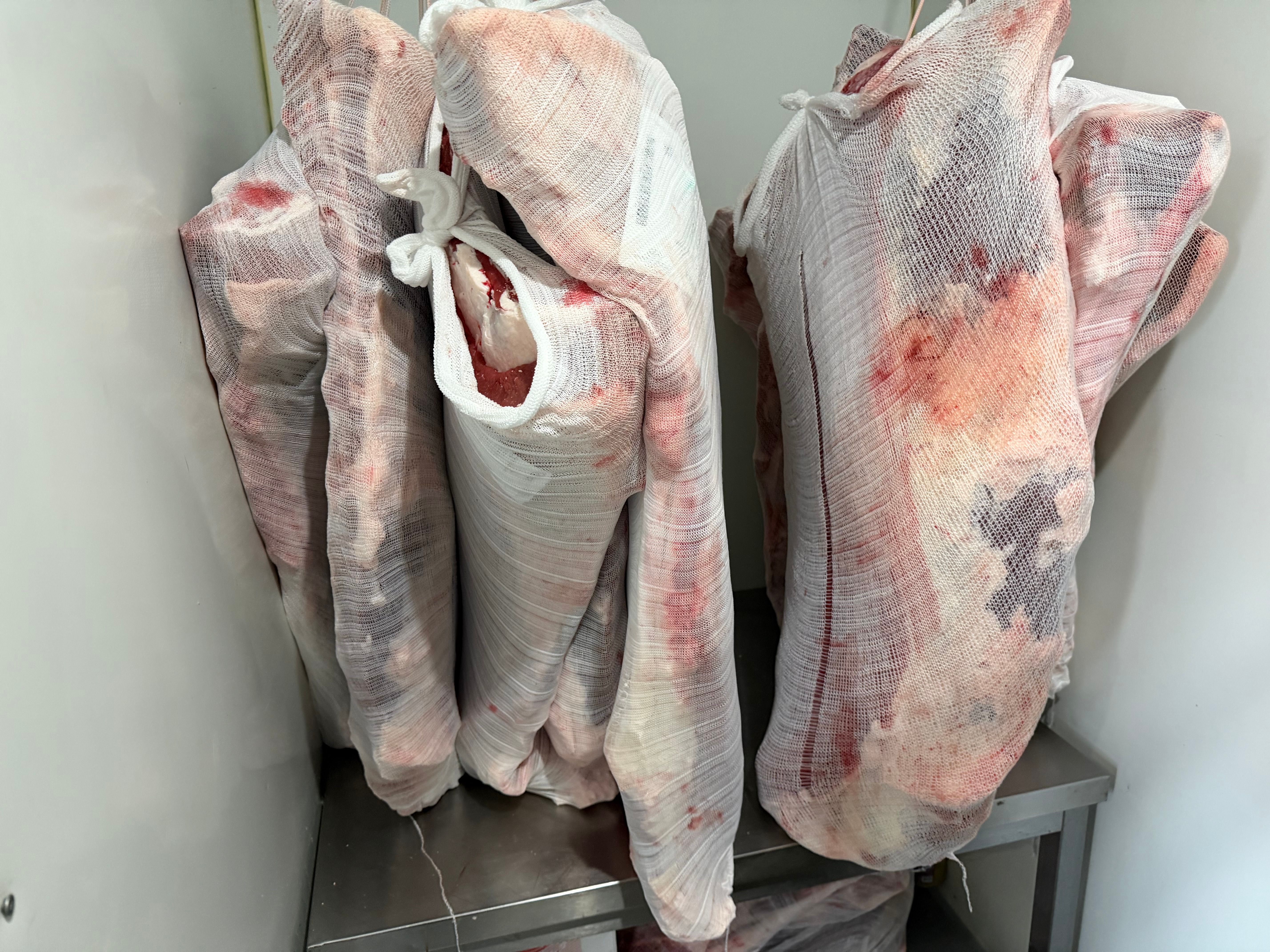 Chambre froide avec viande fraîche chez Aslan Kebab Montpellier