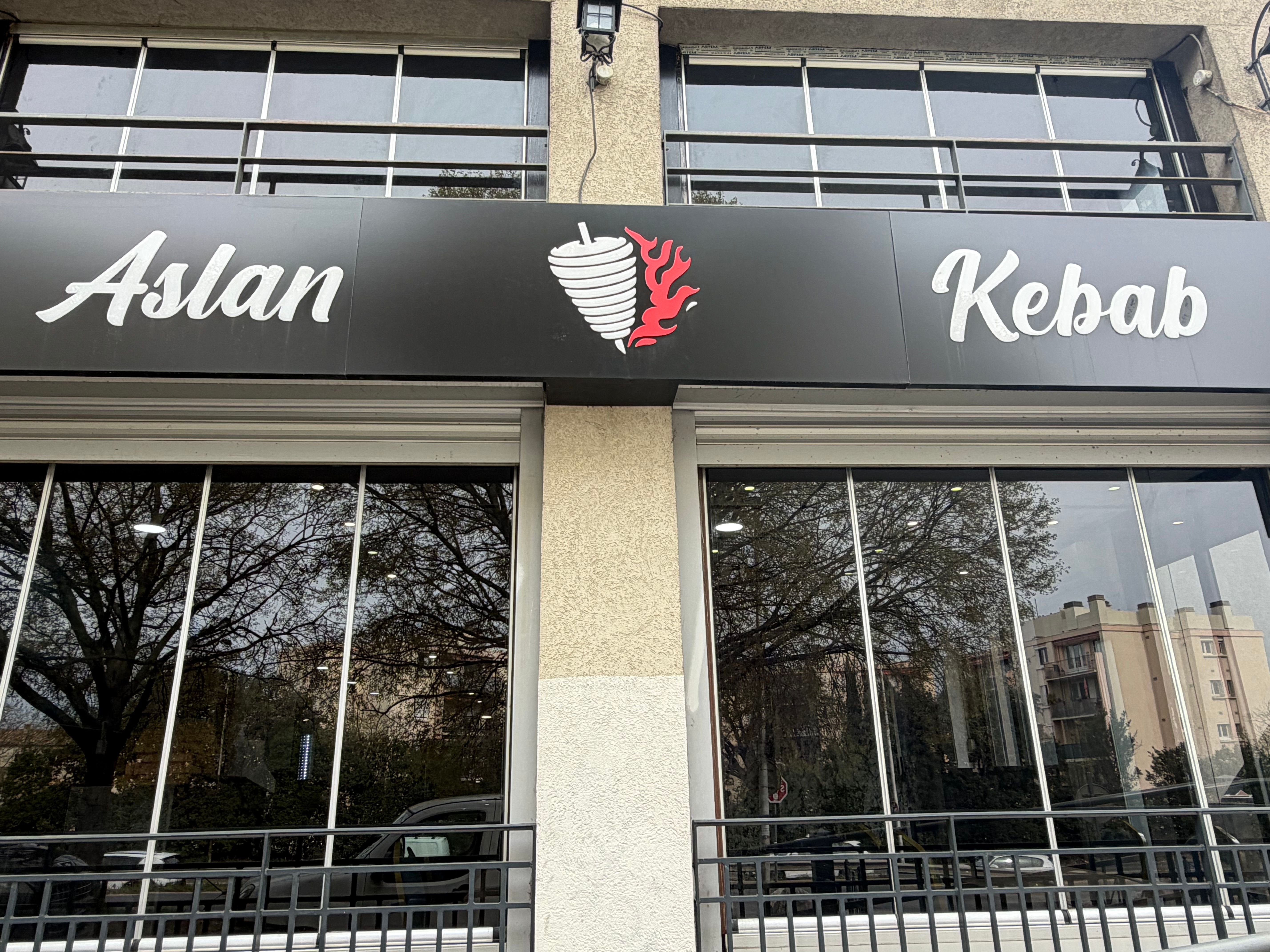 Façade du restaurant Aslan Kebab à Montpellier